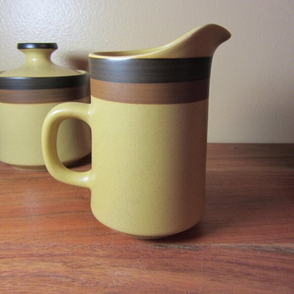 arrow stone sugar bowl w lid 13 oz & creamer 12 oz vintage 695 zuni maize (W4819 - Picture 5 of 12